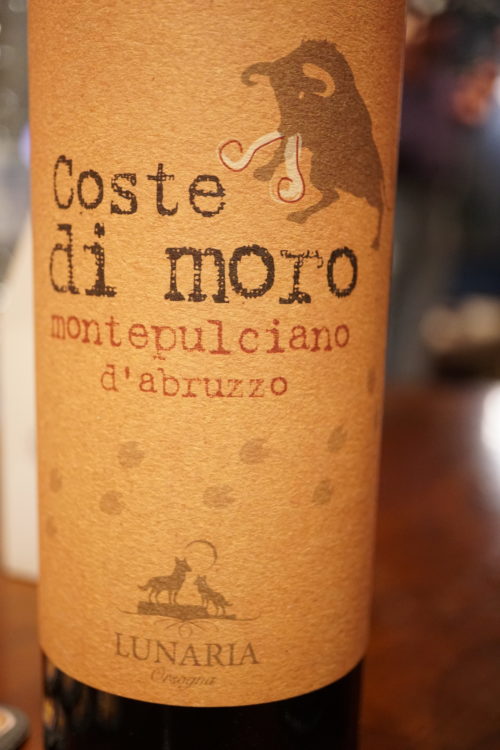 Chez un écolo comme Thierry, on se devait de déguster un Coste di moro. Un vin bio au goût chocolat des plus surprenants mais pas pour le moins délicieux