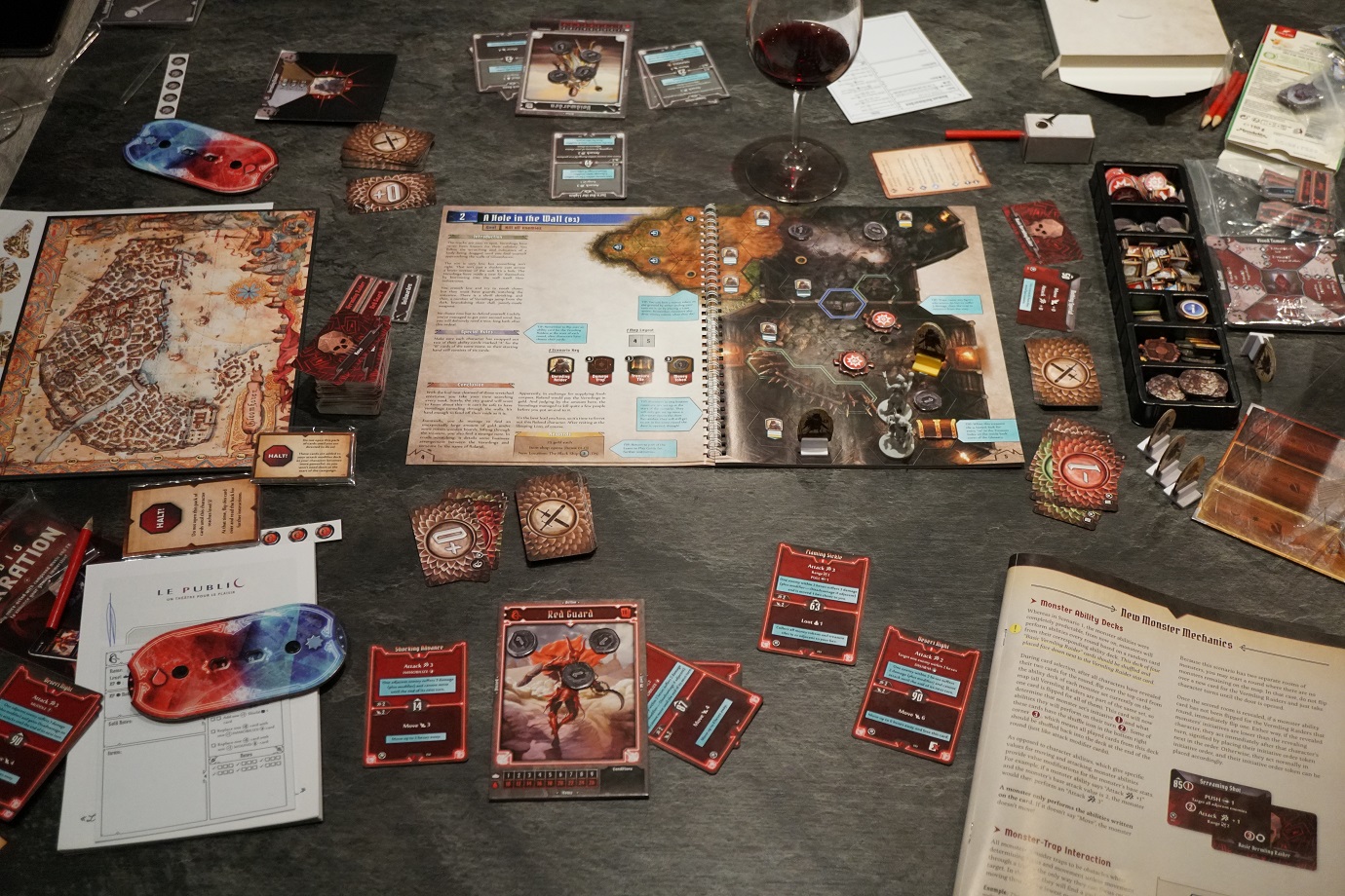 Gloomhaven Les Mâchoires du Lion - Vin d'jeu